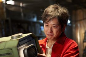 ゲーム三昧で妻に捨てられたダメ男、春日井健(二宮和也)