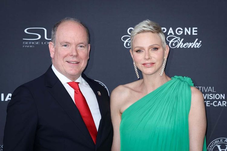 モナコのシャルレーヌ公妃、結婚11周年にアルベール2世大公との手つなぎ写真を投稿