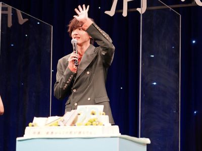 20歳のバースデーをファンとともに前祝い！会場に手を振る道枝駿佑(なにわ男子)