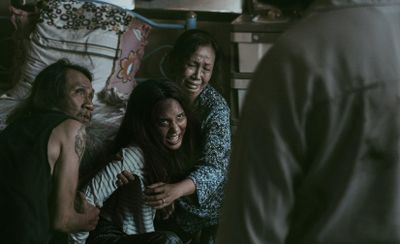 祈祷師一家を襲う怪現象の数々に震えが止まらない！