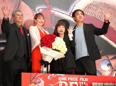 『ONE PIECE FILM RED』初日舞台挨拶にルフィ役の田中真弓、ウタ役の名塚佳織、シャンクス役の池田秀一、谷口悟朗監督が登壇