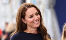 美脚を見せるキャサリン妃