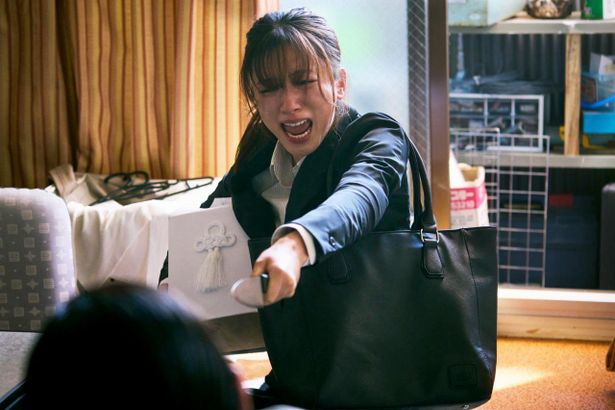 【写真を見る】包丁を向け、絶叫する永野芽郁の熱いシーン