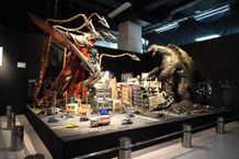 ガメラVSイリスのバトルシーンも！「特撮のDNA／平成ガメラ3部作 展」が開催中