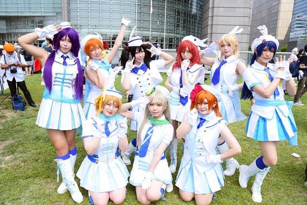 「ラブライブ！」μ's／もちこさん、胡李羅りらさん、なつみんさん(前列左より)。山吹啓さん、めみさん、ゆずゆさん、ECOさん、七瀬あおさん、ひなこさん(後列左より)