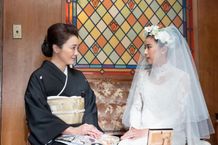 母から娘へ、受け継がれていく反戦のメッセージに迫る