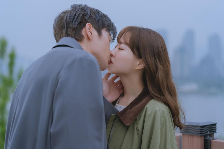 ラブシーンの上手さはスターの証。“キス職人”ソ・イングク「応答せよ1997」から「美男堂の事件手帳」まで、名場面を一挙紹介