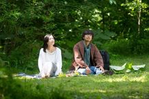 北海道の富良野と美瑛を舞台にした大人の恋を描く『心に吹く風』