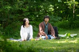 北海道の富良野と美瑛を舞台にした大人の恋を描く『心に吹く風』