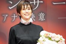 米倉涼子、ダイアナ元妃が愛したと言われるパールジュエリーを身につけて登場！