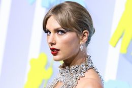 テイラー・スウィフト、VMAのビデオ・オブ・ザ・イヤー賞を含む3冠に輝く