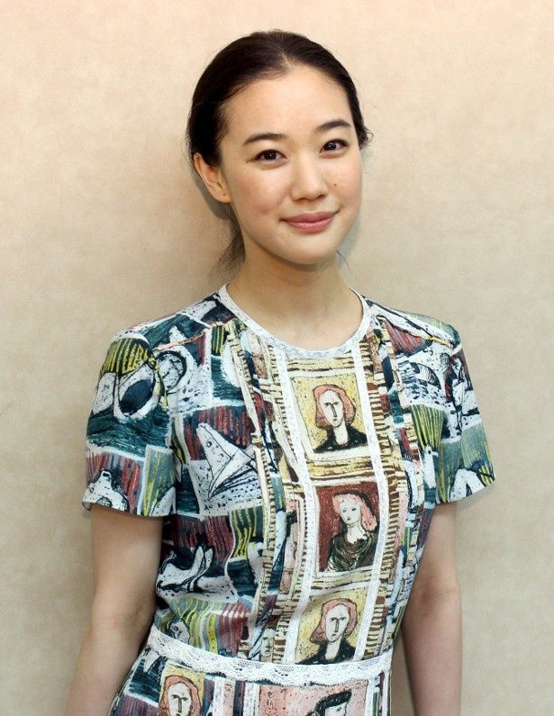 庄太の妻・憲子役の蒼井優