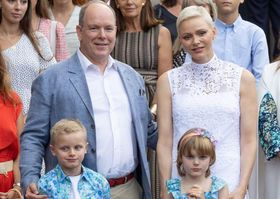 公務に出席した家族4人。ガブリエラ公女とジャック公子の髪型に注目！