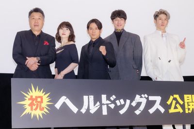 『ヘルドッグス』公開記念舞台挨拶に豪華出演者が集結！