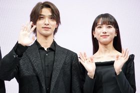 横浜流星は、コンビニのレジ袋がカバン代わり！素顔も明かされた