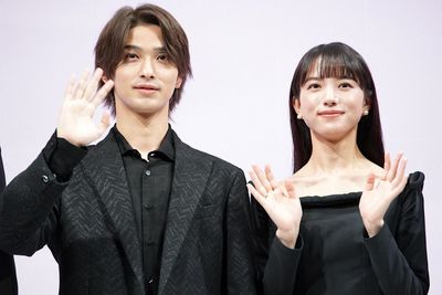 横浜流星は、コンビニのレジ袋がカバン代わり！素顔も明かされた