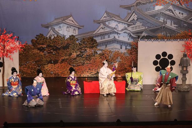 細川家の御家を乗っ取ろうと企てる国家老の浅山鉄山は、井戸の魔力によって現代へ…