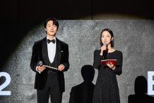 開幕式のMCを務めたリュ・ジュンヨルとチョン・ヨビン