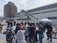 近未来な雰囲気漂う多摩モノレールの多摩センター駅をバックに撮影が行われた「ウルトラマントリガー」