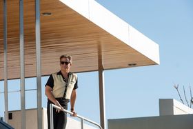 クリス・パインが街を支配するカルトリーダーに！