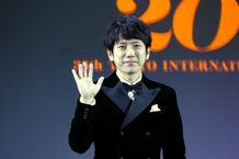 第35回東京国際映画祭のオープニングセレモニーに登壇した二宮和也