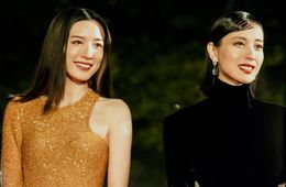 戸田恵梨香＆永野芽郁がゴージャスドレスで東京国際映画祭に登場！