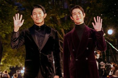 高身長コンビがそろってレッドカーペットを歩く姿は圧巻！