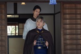 目黒蓮演じる冷酷無慈悲な清霞が穏やかな表情！『わたしの幸せな結婚』場面写真が到着