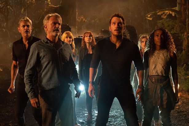 【写真を見る】「ジュラシック・パーク」シリーズのレジェンド3人もカムバック！映画史に残るシリーズ完結編となった『ジュラシック・ワールド/新たなる支配者』