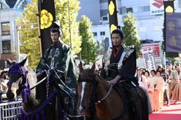 木村拓哉と伊藤英明が「岐阜市産業・農業祭～ぎふ信長まつり～」の信長公騎馬武者行列に参加