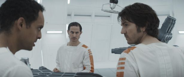 脱獄へ向けての受刑者たちによるチームワークも見どころ