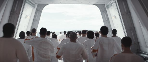 【写真を見る】ナーキーナ・ファイブで5000人が脱獄に挑む！