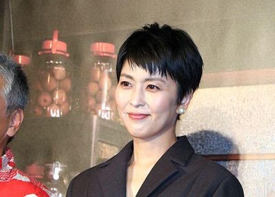 撮影で食べた料理が本当においしかったそうで「自分がちゃんと仕事していたのかなって(笑)。おいしいものをおいしく食べることしかしていなかった」と松