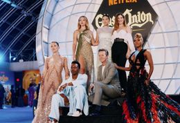 ダニエル・クレイグ不在も、超豪華キャストにプレミアの会場は大熱狂