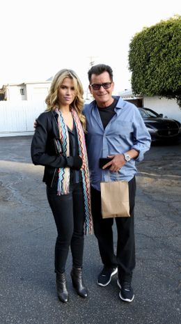 チャーリー・シーンと新恋人のジューリス