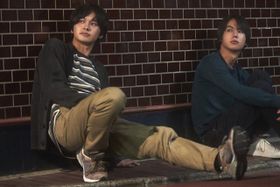 北村匠海＆中川⼤志W主演映画『スクロール』想いが交錯する瞬間を捉えた場面写真が解禁