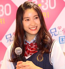 土屋太鳳「女子高生になった気分！」と笑顔