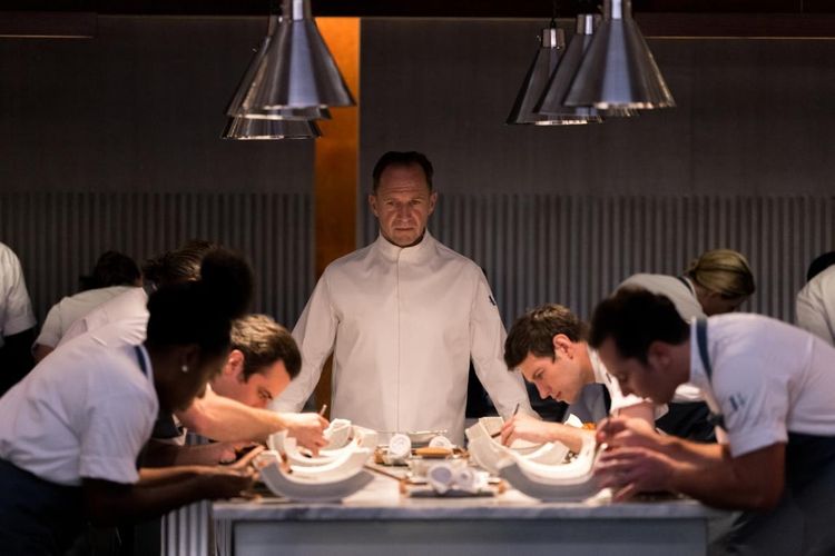 異色の”食通”映画『ザ・メニュー』監督にインタビュー。「僕のモットーは、どんなものに関しても“極上”を手に入れることなんですよ」