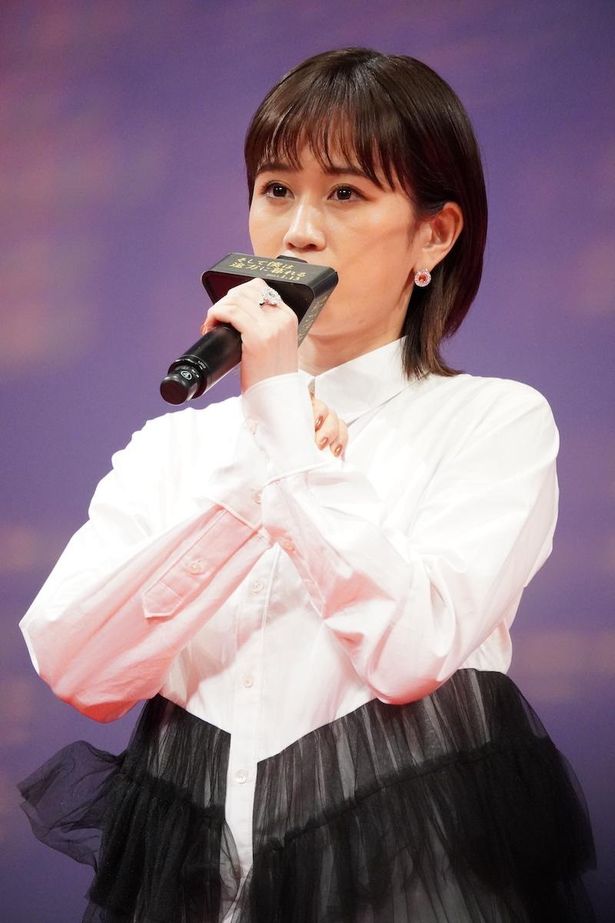 『そして僕は途方に暮れる』完成披露試写会に登壇した前田敦子