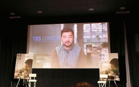 TBSテレビに在籍し、JNN中東支局長として現在ロンドンを拠点に世界中を飛び回る特派員の須賀川拓監督