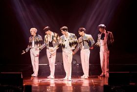 韓国の6人組アイドルグループ、ASTROのロードムービー『STARGAZER: ASTROSCOPE』をレビュー