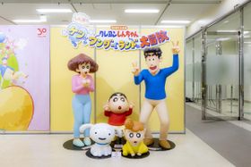 野原一家がお出迎え！「クレヨンしんちゃん30周年企画展『しん劇！ケツだけワンダーランドの大冒険』」に潜入