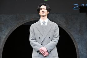 中島裕翔が主演作『＃マンホール』の完成披露試写会に登場！
