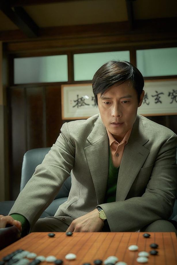 『スンブ：二人の棋士』で、グランドスラムを達成した凄腕棋士フニョンを演じるイ・ビョンホン