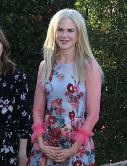 面長だったニコールの顔が…