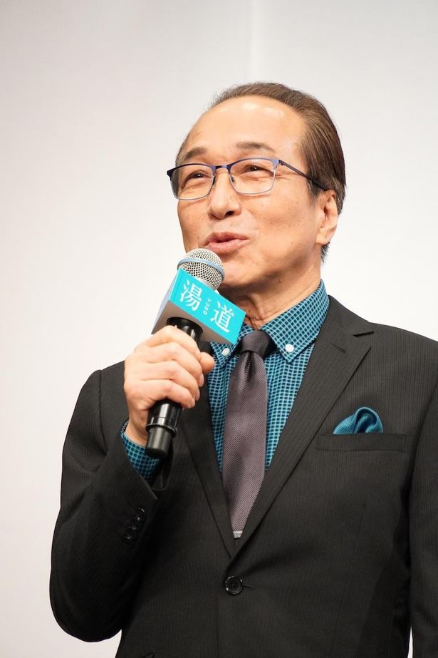 『湯道』完成披露舞台挨拶に登壇した小日向文世