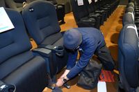 HUMAX 座席 シアターチェア 映画館の座席を持って帰れる！ 予約殺到、即完売した「池袋HUMAX
