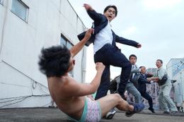 柳楽優弥の鬼気迫るブチギレ“狂演”「ガンニバル」エネルギーに満ちた特別映像が到着