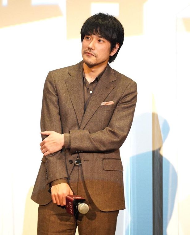 観客からの質問に答える場面も