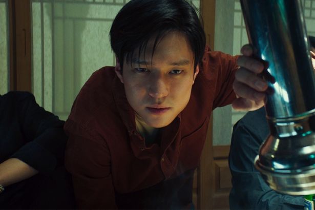 ヘジュンの後輩スワンを演じるのはコ・ギョンピョ